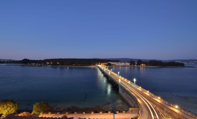 Puente de A Toxa, de noche